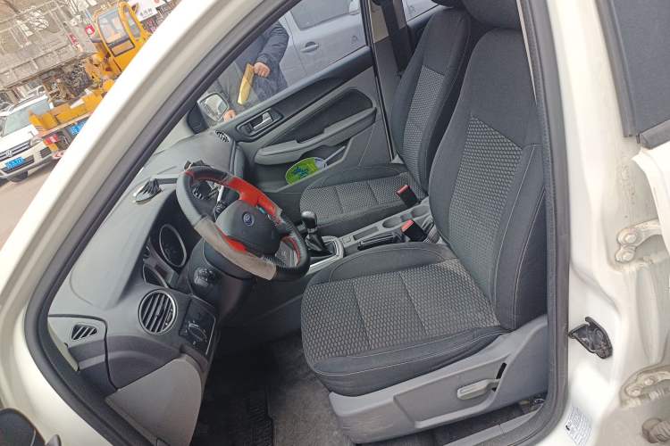 Used Ford Focus 2013 Hatchback Classic 1.8L Manual Base Model Left Front Seat