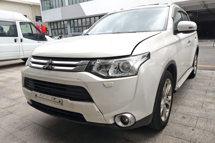 Used Mitsubishi Outlander 2014 2.4L 4x4 Deluxe Value Edition 5 Seats