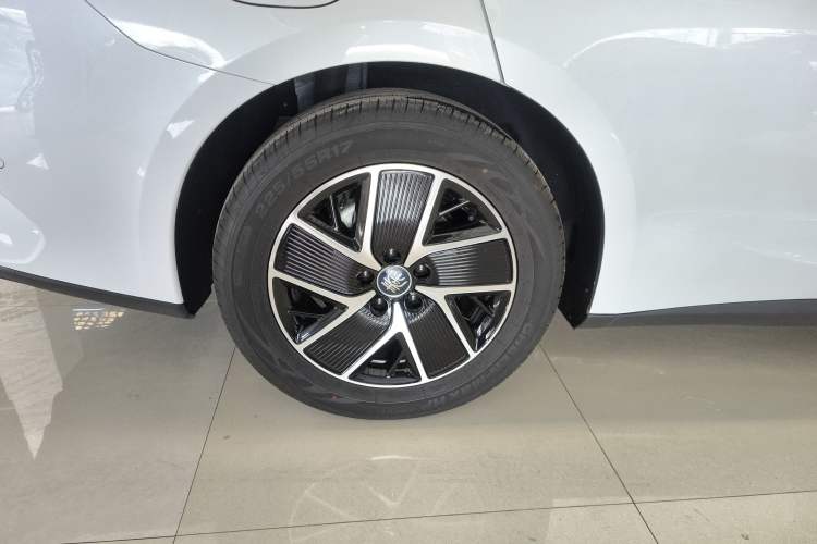 Used BYD Qin L 2025 DM-i Smart Drive 120KM Superior Model
