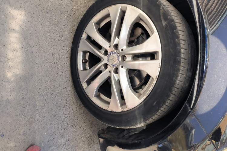 Used Mercedes-Benz C-Class 2011 C 200 Fashion Travel Edition Right Front Wheel Hub