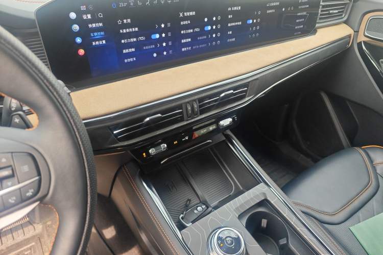 Used Ford Explorer 2024 2.3T EcoBoost Kunlun Peak Edition 6-Seater
