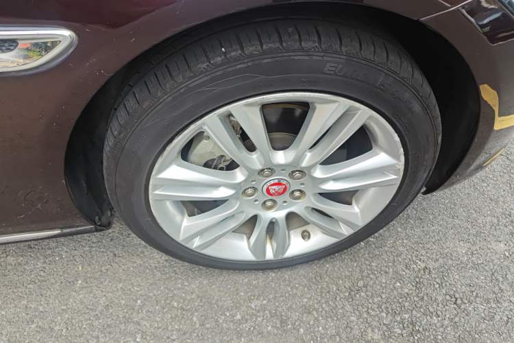 Used Jaguar XEL 2018 2.0T 200 PS Premium Edition Right Front Wheel Hub