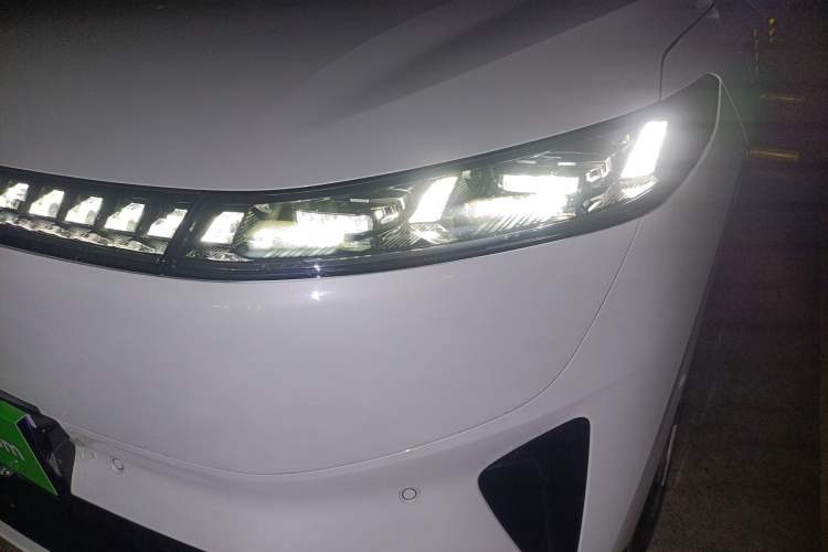 Used Dongfeng eπ eπ008 2024 210Max Range-Extended Version 6 Seats Left Front Headlight