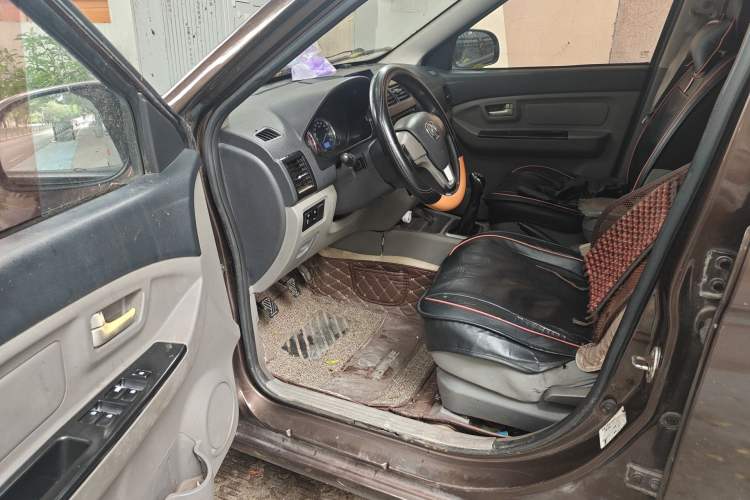 Used BAIC Weiwang M20 2014 1.5L practical type BJ415A Driver Seat