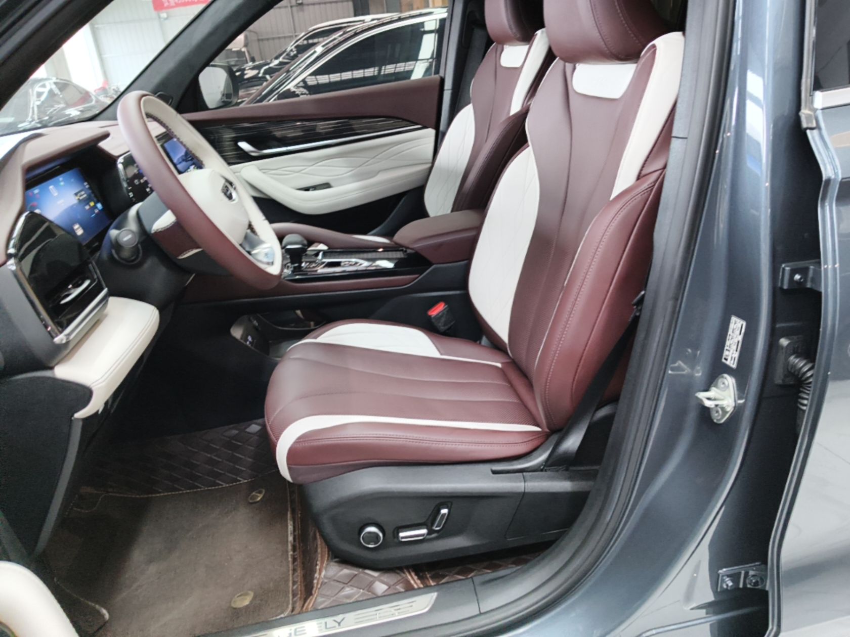 Geely Auto Monjaro L 2021 2.0TD DCT EVO Two-Wheel Drive Smart Luxury Version — снимка 17