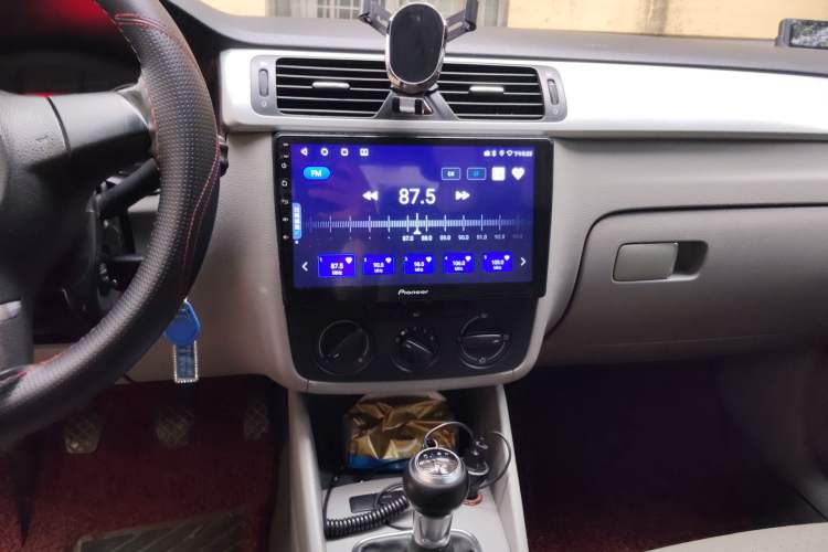 Used Volkswagen Bora 2011 1.6L Manual Comfort Version Audio And AC Panel