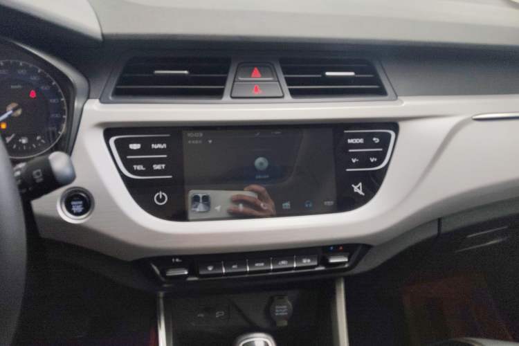 Used Geely Auto Vision X3 2020 1.5L CVT Luxury Model Audio And AC Panel