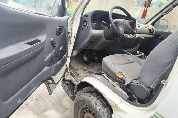 Used Jinbei Hiace 2014 2.0L 5th Generation Kuaiyunwang Business Version 4G19 Driver Seat