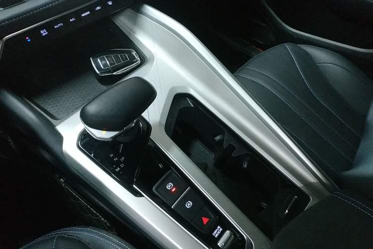 Used Geely Auto Preface 2025 Dongfang Yao 1.5TD Kunlun Edition Gear Lever