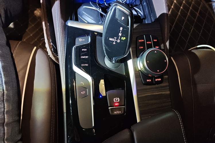 Used BMW 5 Series 2018 Facelifted 530Li Luxury Edition Premium Package Gear Lever