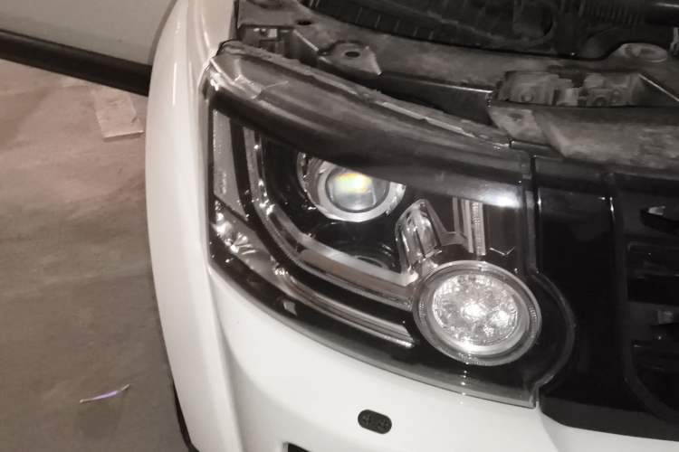 Used Land Rover Discovery 2015 3.0 SC V6 HSE Right Front Headlight