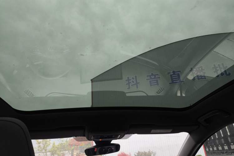 Used Volkswagen ID.UNYX 2024 Pro Long-Range Version Headliner