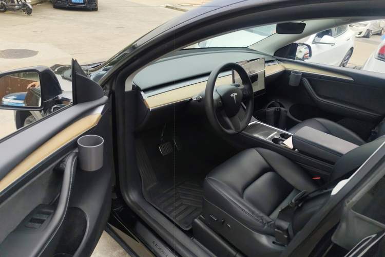 Used Tesla Model Y 2022 Rear-Wheel-Drive Version
