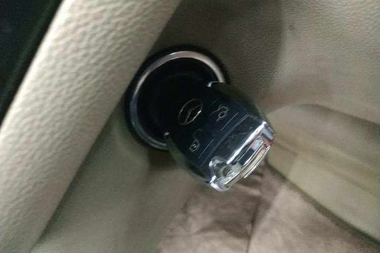 Used Mercedes-Benz R-Class 2014 R 320 4MATIC Luxury Model