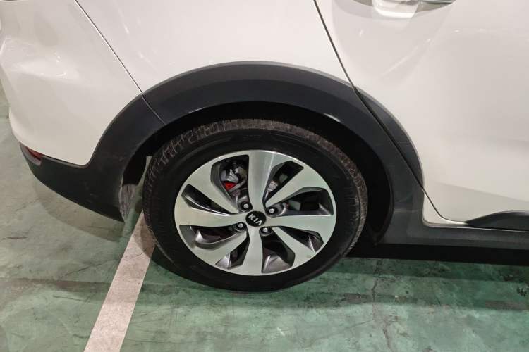 Used Kia KX Cross 2019 1.6L Automatic Dynamic Sunroof Version China VI Right Rear Wheel Hub