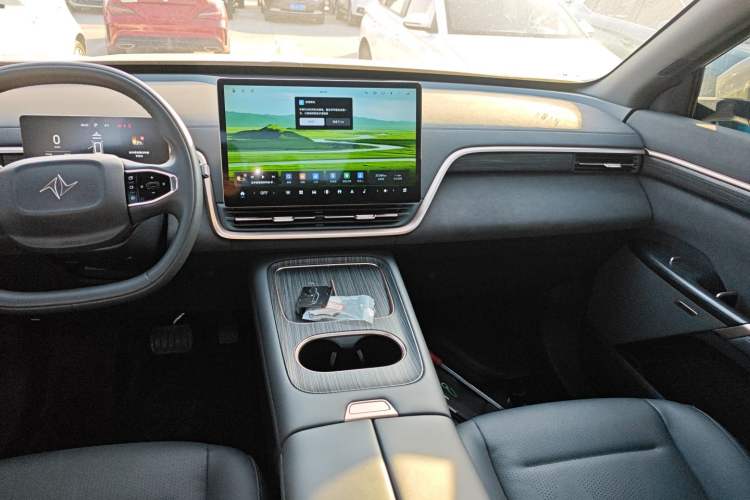 Used Dongfeng eπ eπ008 2024 210Max Range-Extended Version 6 Seats