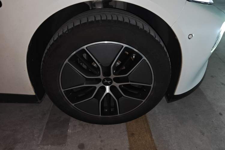 Used XPeng P7 2023 P7i 702 Max Right Front Wheel Hub