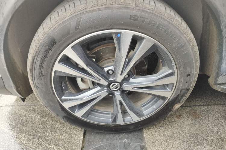 Used Nissan Qashqai 2022 2.0L CVT XV Premier Luxury Edition Left Front Wheel Hub