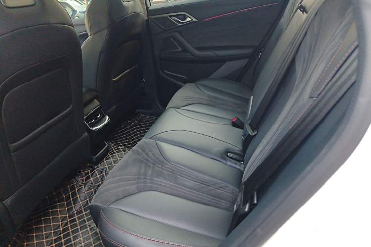 Used Roewe D5X DMH 2024 135 Tech Edition
