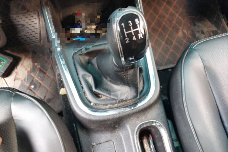 Used Jinbei Gold Hiace 2021 2.0L Passenger Van Travel Lion 6-Seater
