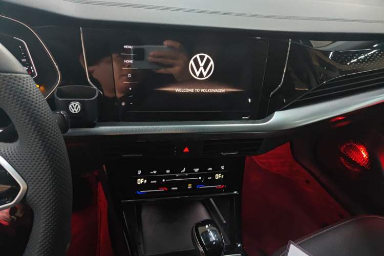 Used Volkswagen Passat 2024 380TSI Starry Elite Edition Audio And AC Panel