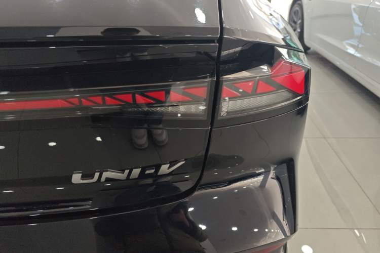 Used CHANGAN UNI-V 2024 1.5T Prestige Edition
