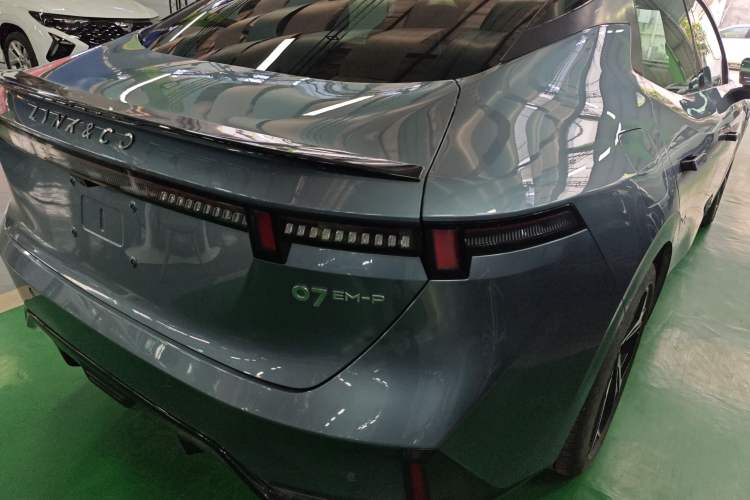 Used Lynk & Co 07 2024 EM-P 126 Long-Range Halo Exterior 3