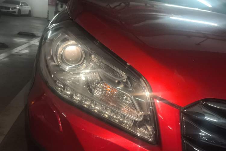 Used Suzuki S-Cross 2014 1.6L CVT Two-Wheel Drive Elite Version Right Front Headlight