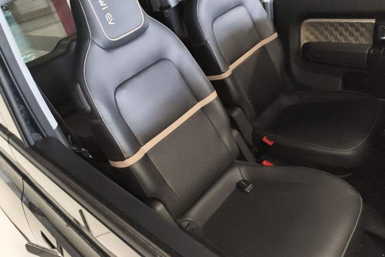 Used Baojun KiWi EV 2021 Artist Model Lithium Iron Phosphate
