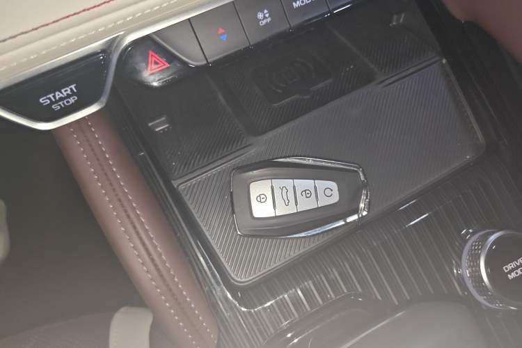 Used Geely Auto Monjaro L 2024 2.0TD High-Power Automatic Two-Wheel Drive Yunqi Version Vehicle Key