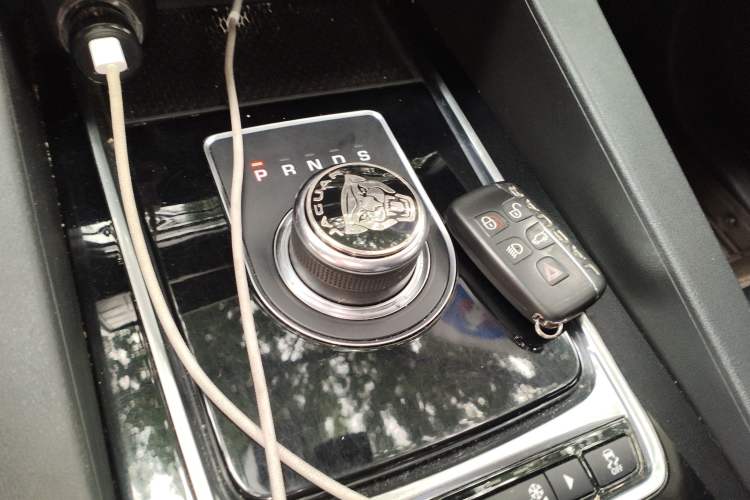 Used Jaguar F-PACE 2018 2.0T Four-Wheel Drive Urban Luxury Edition