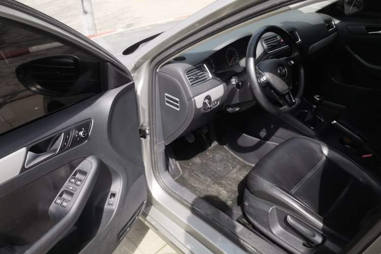 Used Volkswagen Sagitar 2012 1.6L Manual Comfort Model