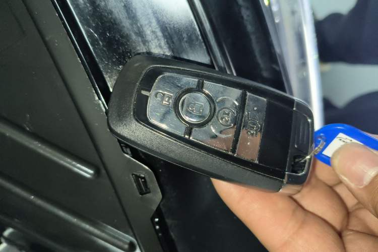 Used Lincoln Corsair 2021 2.0T Two-Wheel-Drive Luxury Edition