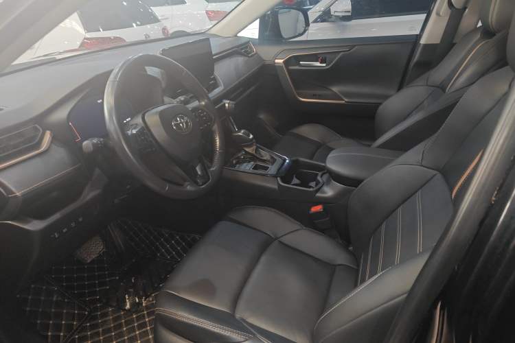 Used Toyota Wildlander 2024 2.0L CVT 4x4 Luxury PLUS Edition
