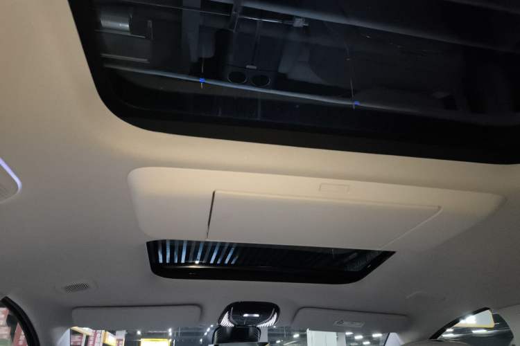 Used VOYAH Dream 2025 PHEV Four-Wheel Drive Prestige Kunpeng Edition Headliner