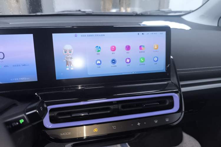 Used Baojun KiWi EV 2023 Smart Luxury Edition Lithium Iron Phosphate Audio And AC Panel