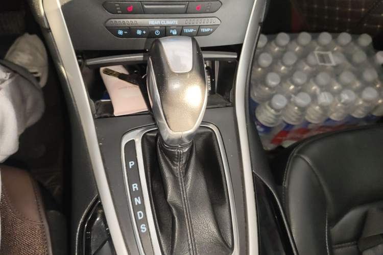 Used Ford Edge 2015 2.0T GTDi Two-Wheel-Drive Platinum Edition