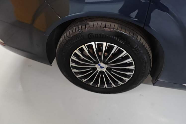 Used Denza D9 2025 DM-i Intelligent Drive 1020 Four-Wheel Drive Flagship Model
