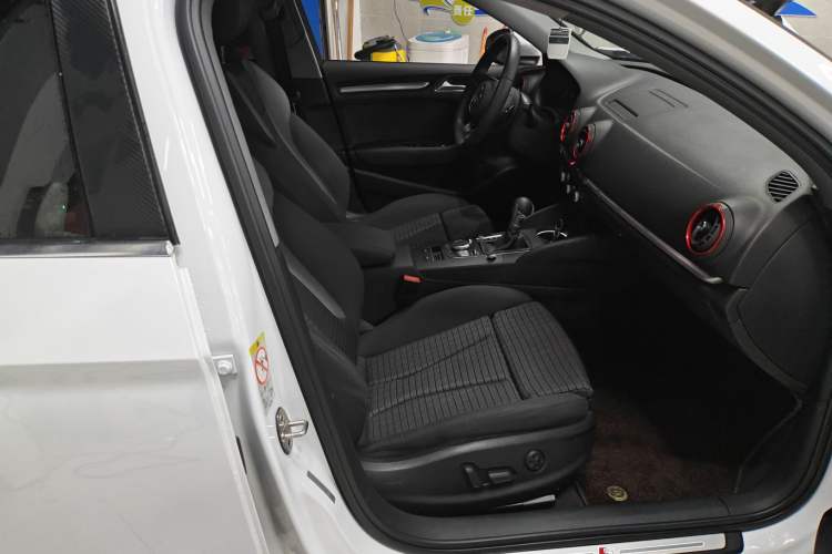 Used Audi A3 2020 Limousine 35 TFSI Sporty Version China VI Right Front Seat