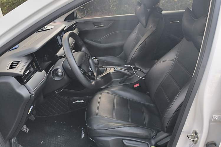 Used Roewe i5 2023 1.5L Manual Comfort Edition
