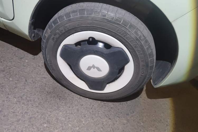 Used Wuling Hongguang MINIEV 2022 Macaron Fashion Model Lithium Iron Phosphate Right Front Wheel Hub