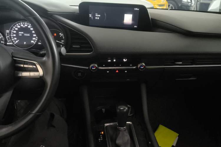 Used Mazda 3 Axela 2020 2.0L Automatic ZhiXuan Edition Audio And AC Panel