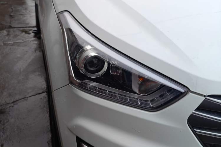 Used Hyundai ix25 2015 1.6L Automatic Two-Wheel-Drive Deluxe DLX Model