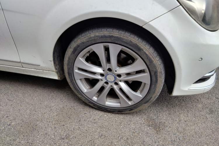 Used Mercedes-Benz C-Class 2011 C 200 Fashion Travel Edition Right Front Wheel Hub