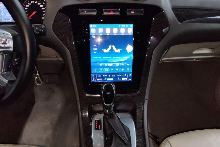 Used Ford Mondeo 2011 2.0L GTDi 200 Fashion Edition Audio And AC Panel