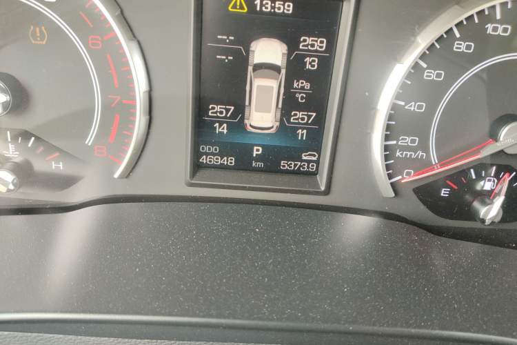 Used Haval H6 2017 Red Label 2.0T Automatic Two-Wheel Drive ZhiShang Model
