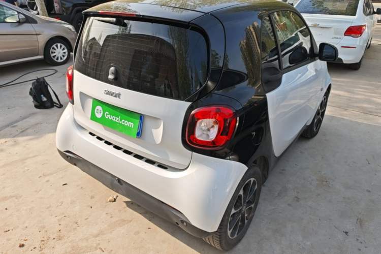 Used smart fortwo 2015 1.0L 52 kW Hardtop Passion Edition Rear Right 45 Deg