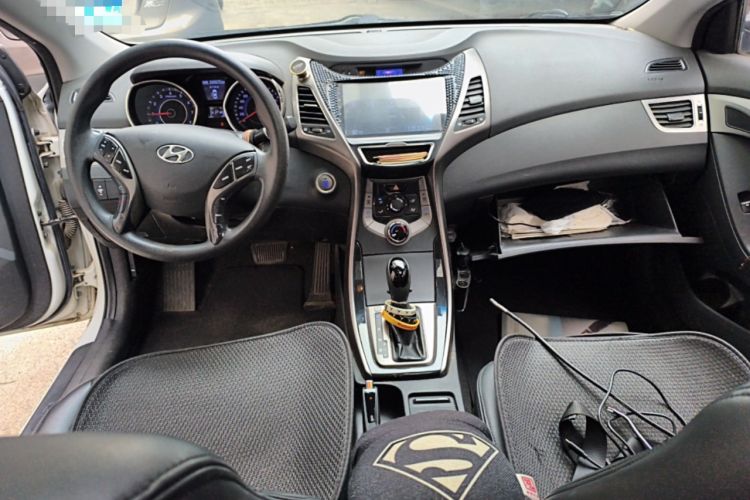 Used Hyundai Elantra (5th Generation / Langdong) 2012 1.6L Automatic Leading Model Center Console