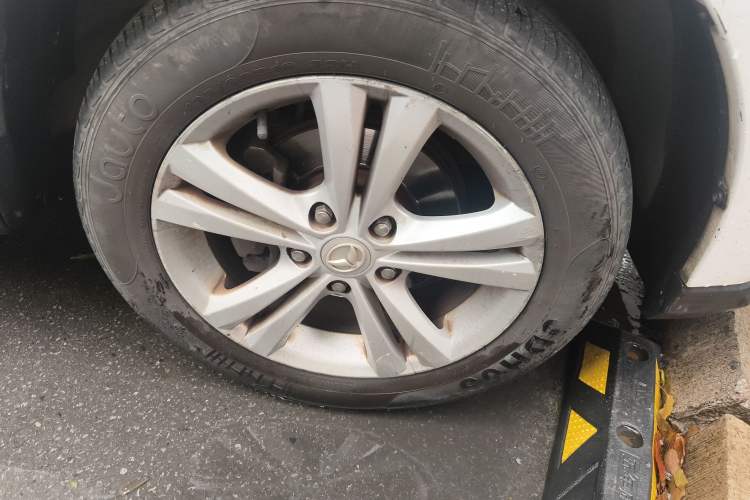 Used HYOSOW H3 2015 1.5L manual luxury version
