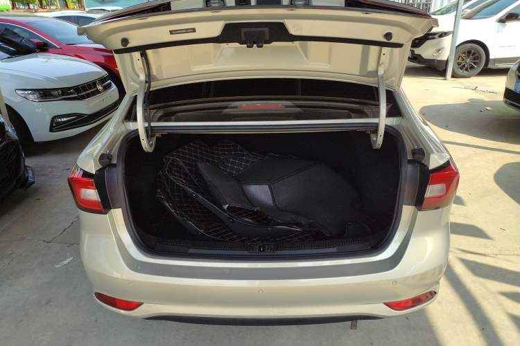 Used Roewe i5 2020 1.5L Manual 4G Connect Leehao Flagship Edition